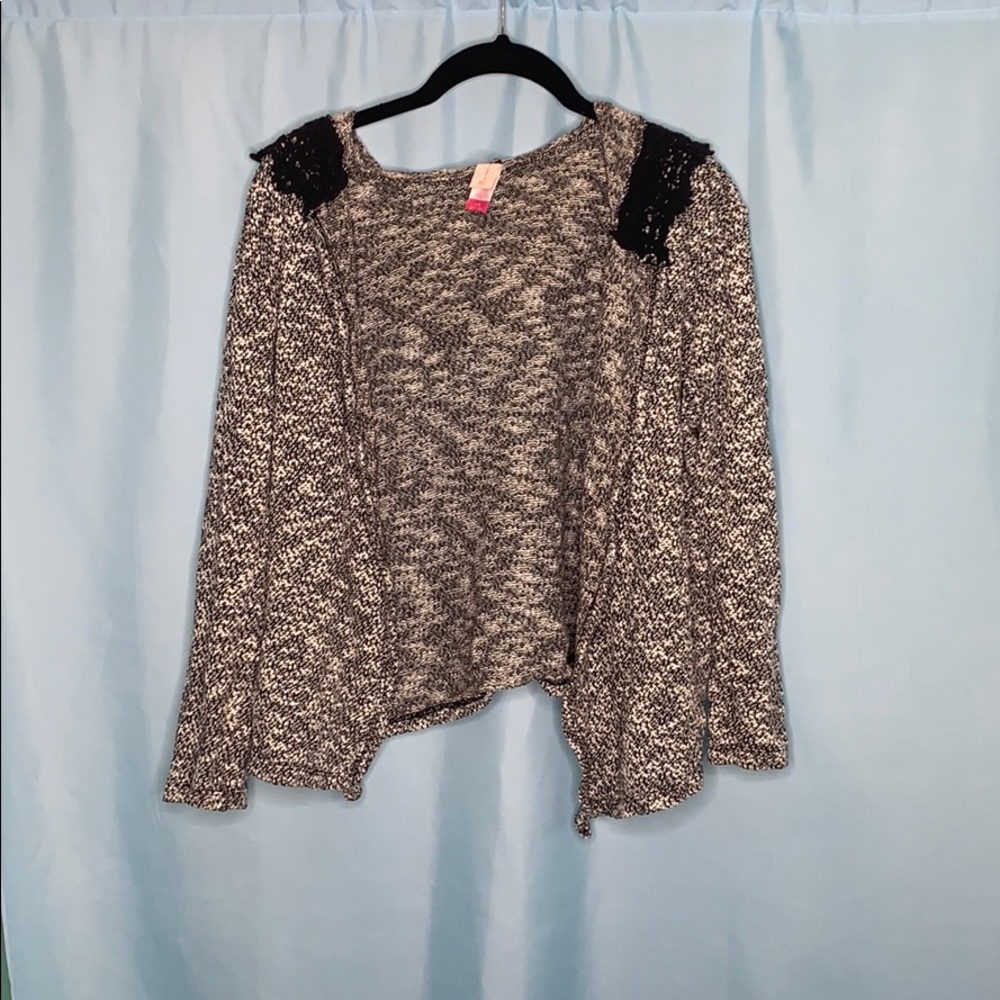 hooded 3/4 sleeve sweater